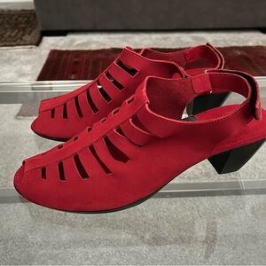 Munro American Red Nubuck Shoes
